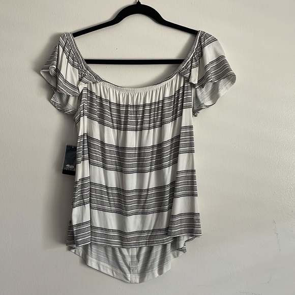 NWT off the shoulder crop top - Picture 4 of 4